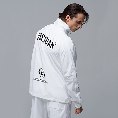 ゴルフシーズン到来！　「オブシディアン」で秋のゴルフウェアをスタイリッシュに着こなして