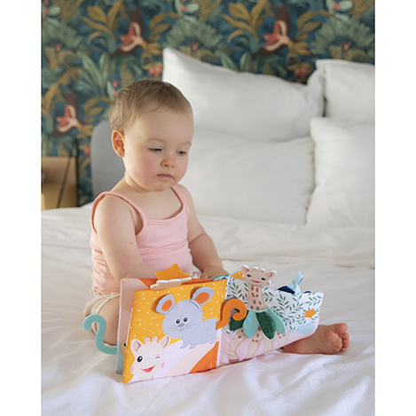 アースカラーを基調にした布製のおもちゃ、電池式のマカラスラトルの新作が登場！