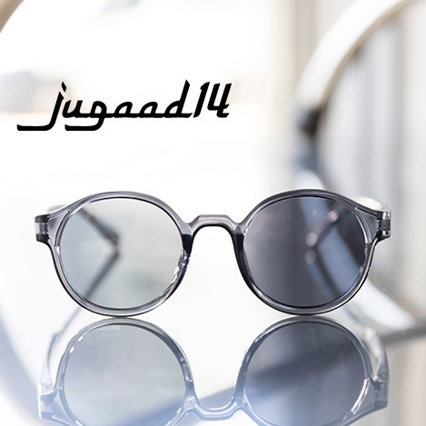 紫外線量によって色が変化する偏光調光レンズ