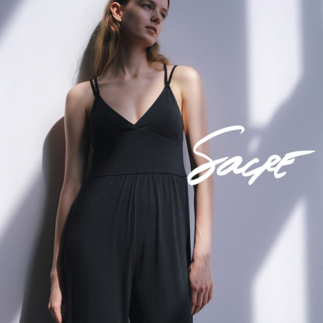 不思議な魅力をもつ「Sacre（サク・レ）」の新作で、自然な色気を感じる大人の女性になる。