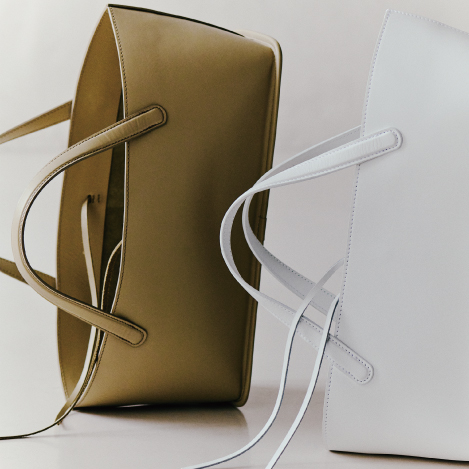 「イロット」のNEW LEATHER COLLECTION