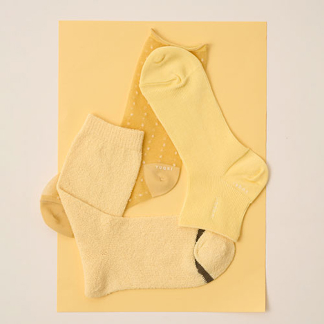  足元から季節をひらく「ユクリ」カラーソックス