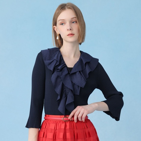 【PICK UP】春スタイルを彩る、デザイントップス。