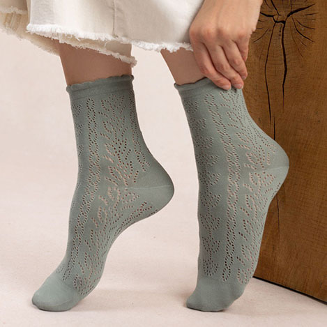 この春、差が付く「ブルーフォレ」の最旬ソックス