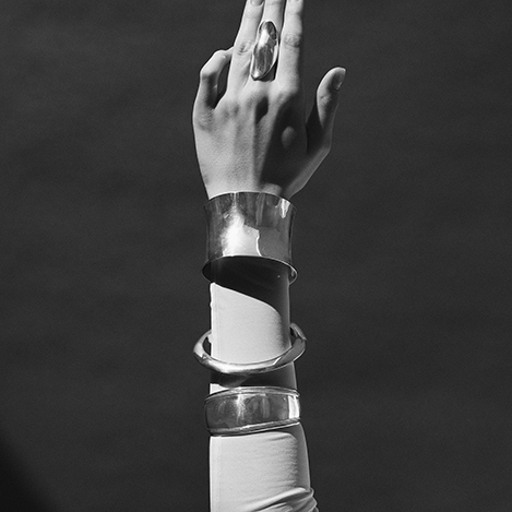 世代を超えて自分らしく飾る「クイップ クエイント」の新作バングル