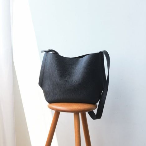 ONもOFFも、美しく。4月の相棒バッグ