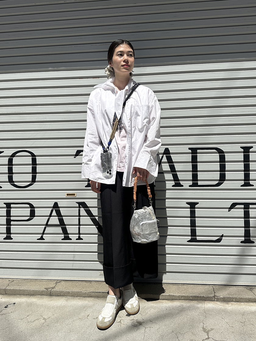 異素材ミックスが今っぽい。「エーシーン」のパラコード×クリア素材でつくる春夏スタイル