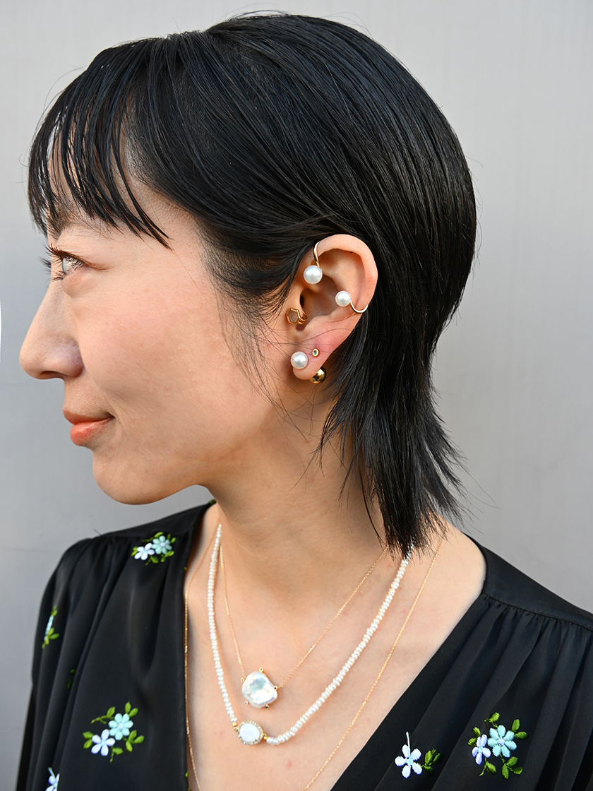 優美な輝きを放つパールのレイヤードスタイル