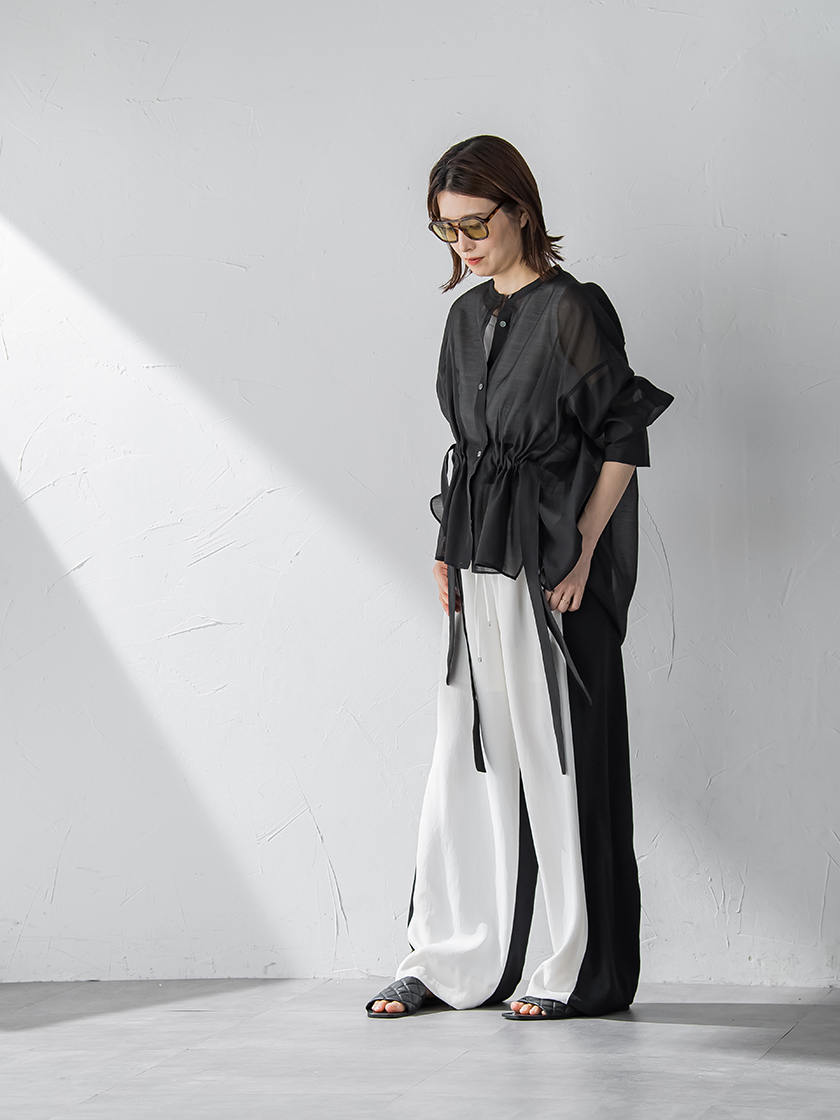 風を纏う、軽やかな夏のライトアウター