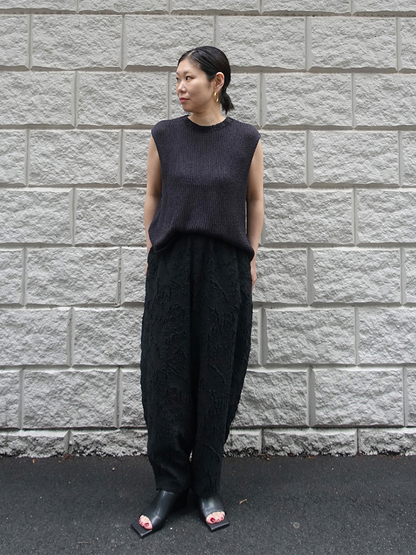 異素材で構築する、立体的なモノトーン。―― “Texture Contrast”