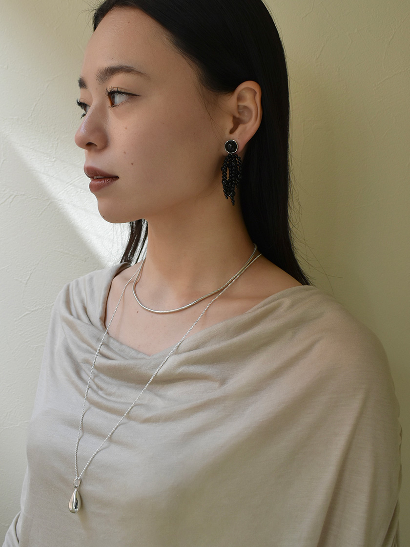 シルバーと天然石が導くモダンな装い