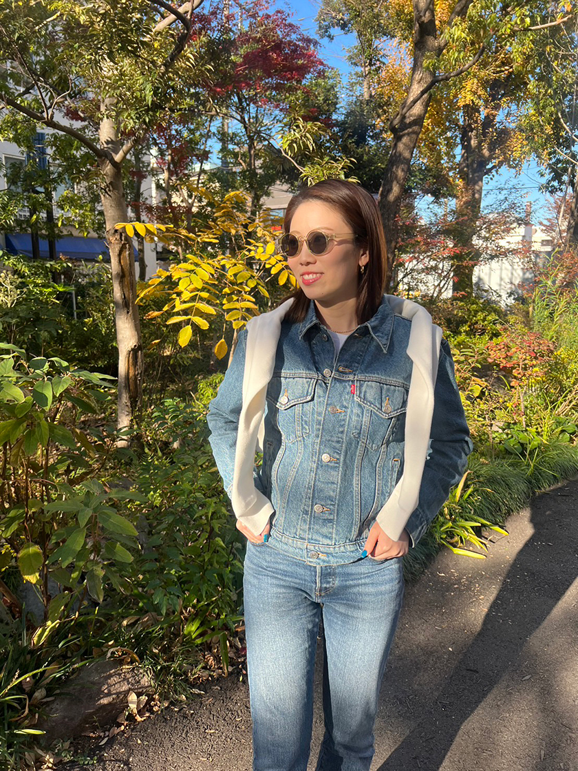 冬のスタイリングに溶け込むアイウェア