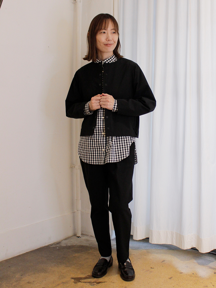 カジュアルアイテムを上品に着こなして