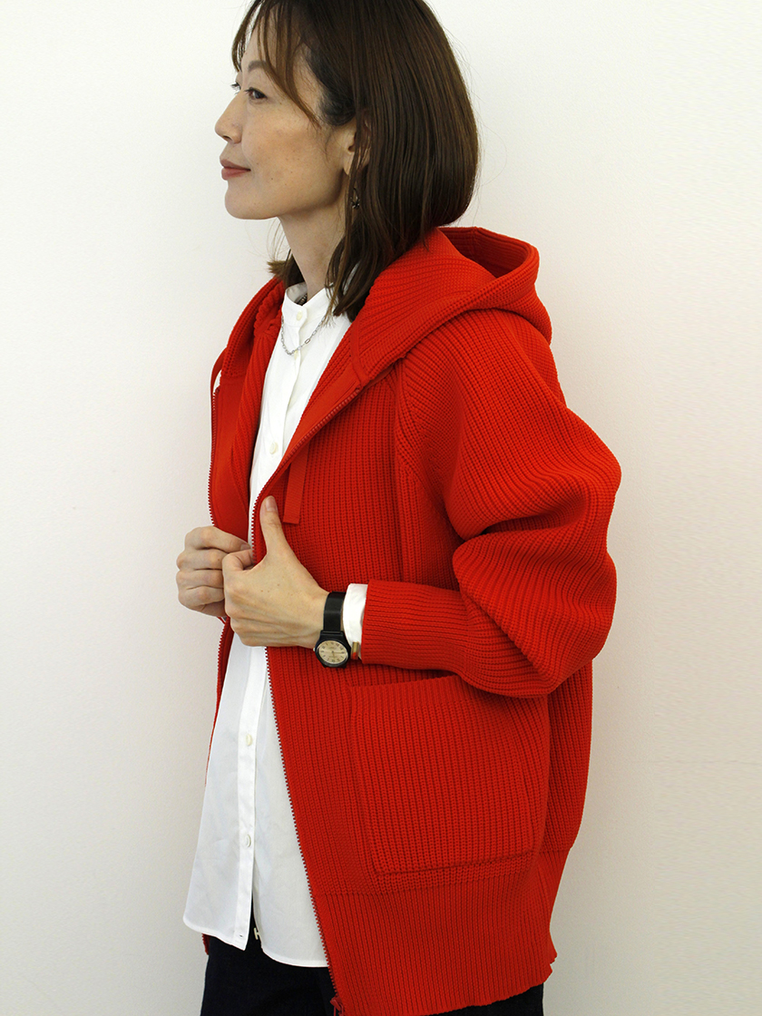 【ELLE SHOP先行販売】畦パーカーで秋の装いを楽しむ