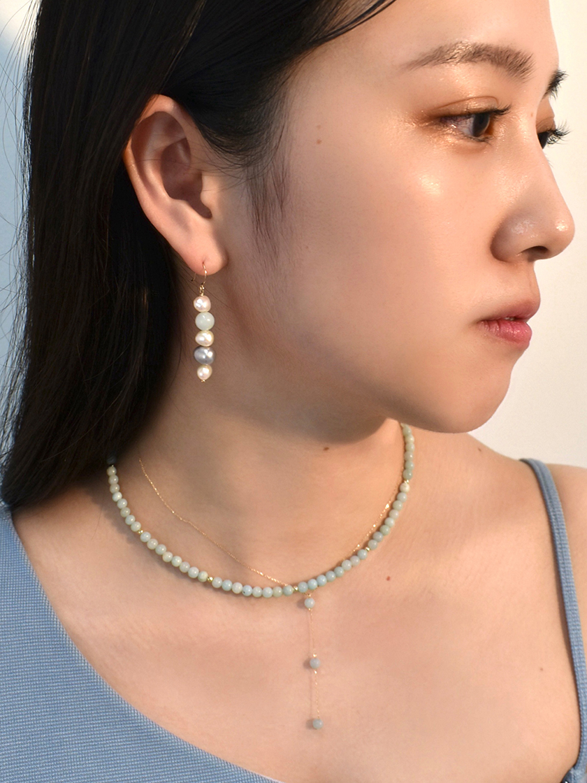 鮮やかな色の天然石と戯れたレイヤードアイデア