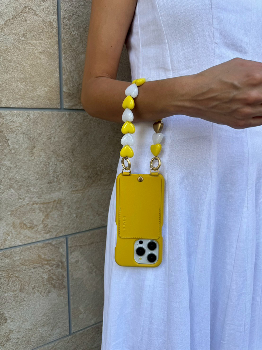 パリ発のスマホアクセサリーで楽しむ夏ファッション