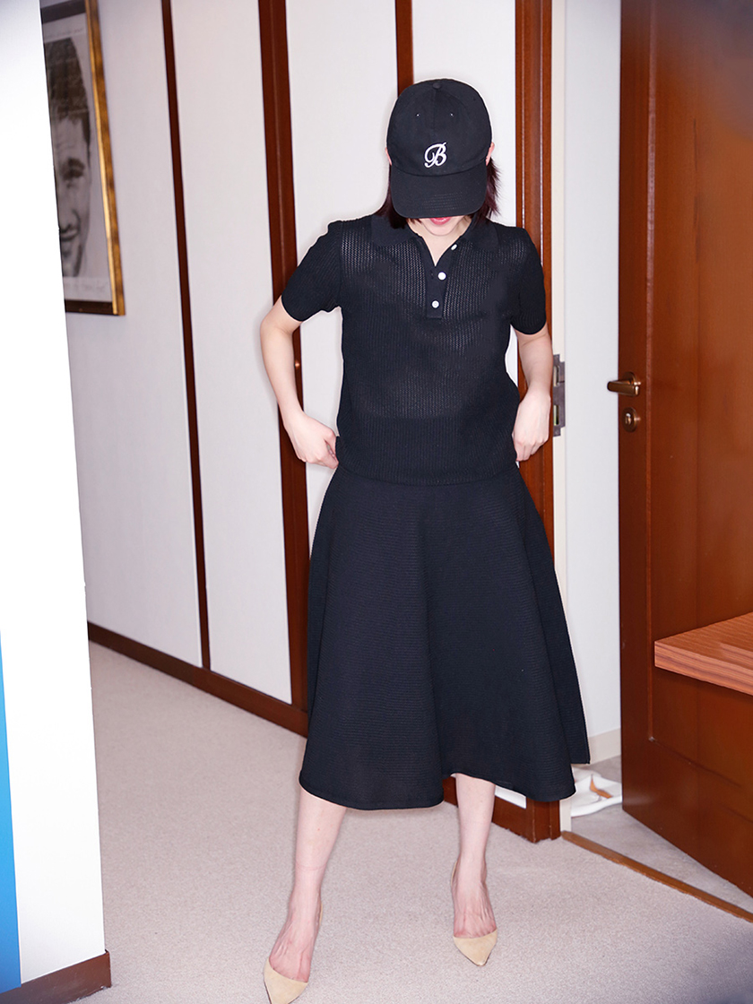 黒を涼やかに着崩す。大人のスポーティエレガンス