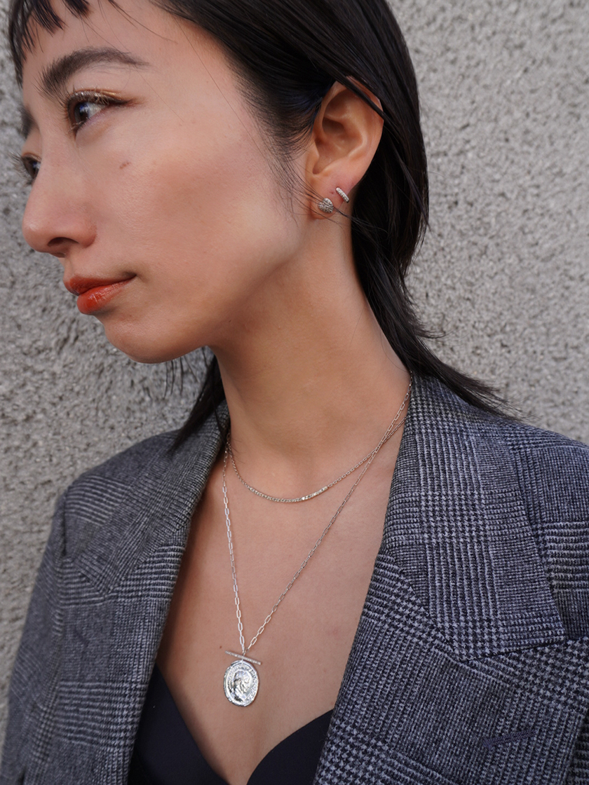 大人の遊び心をさりげなく纏うシルバージュエリー