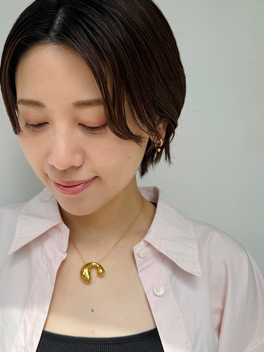 初夏を涼やかに彩る「マリア ブラック」の新作ジュエリー