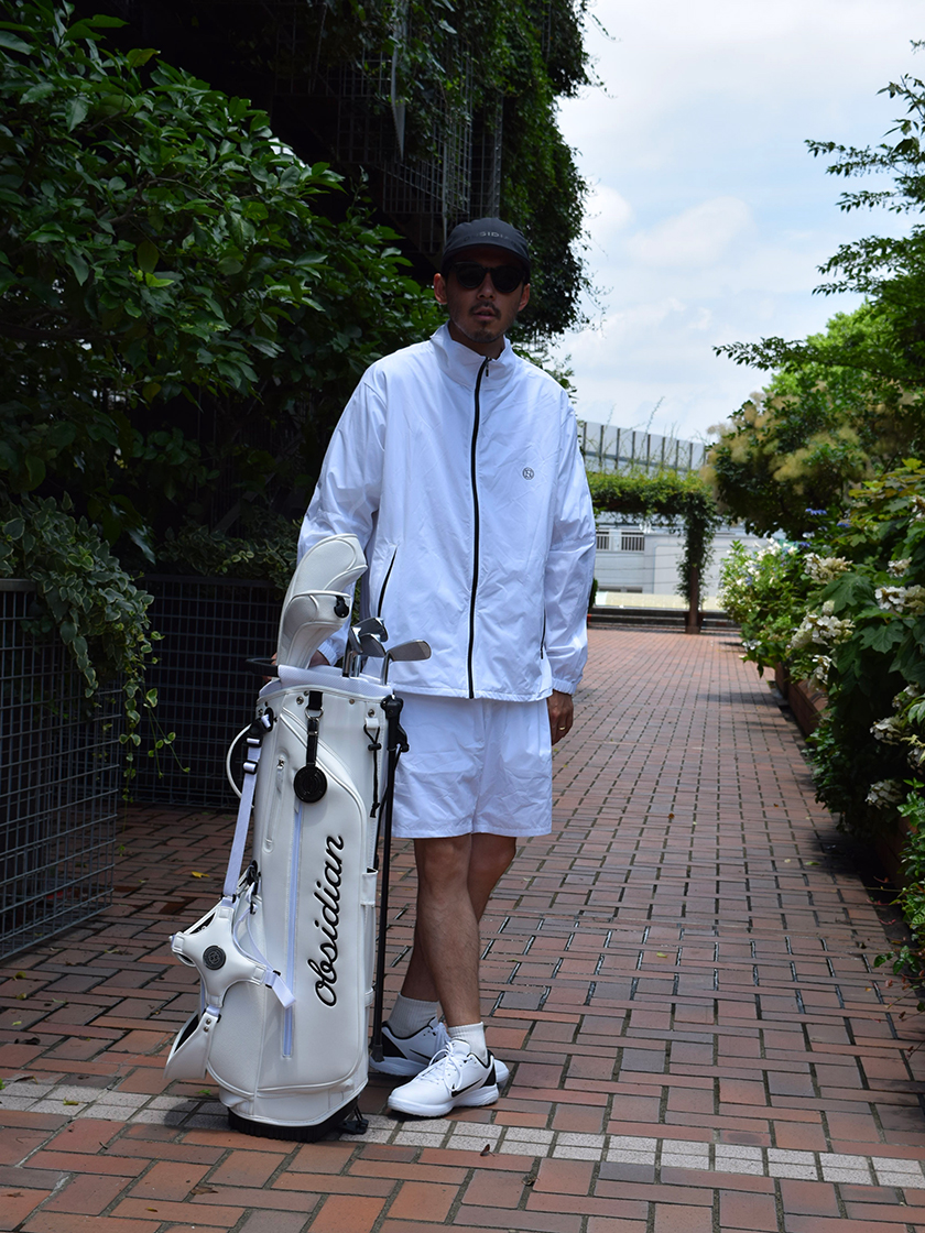 大人の余裕感漂う潔いオールホワイトスタイル