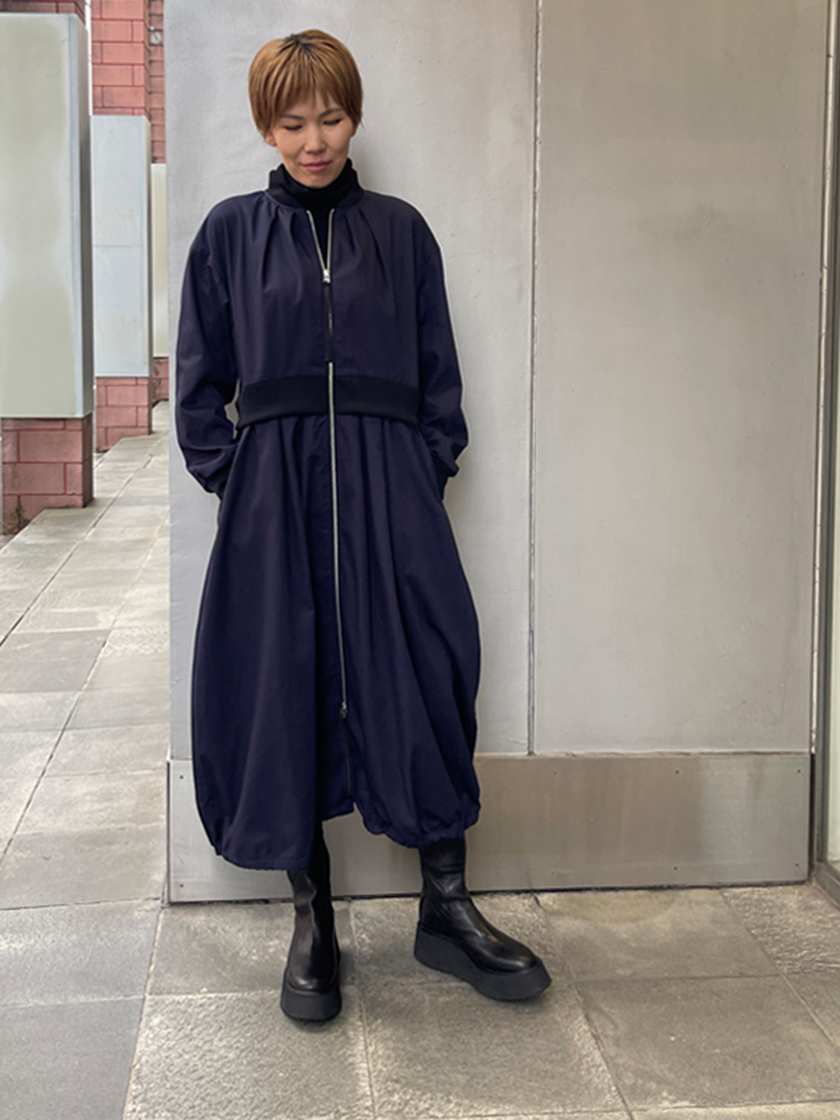 一枚で決まるモードワンピース×厚底ブーツ
