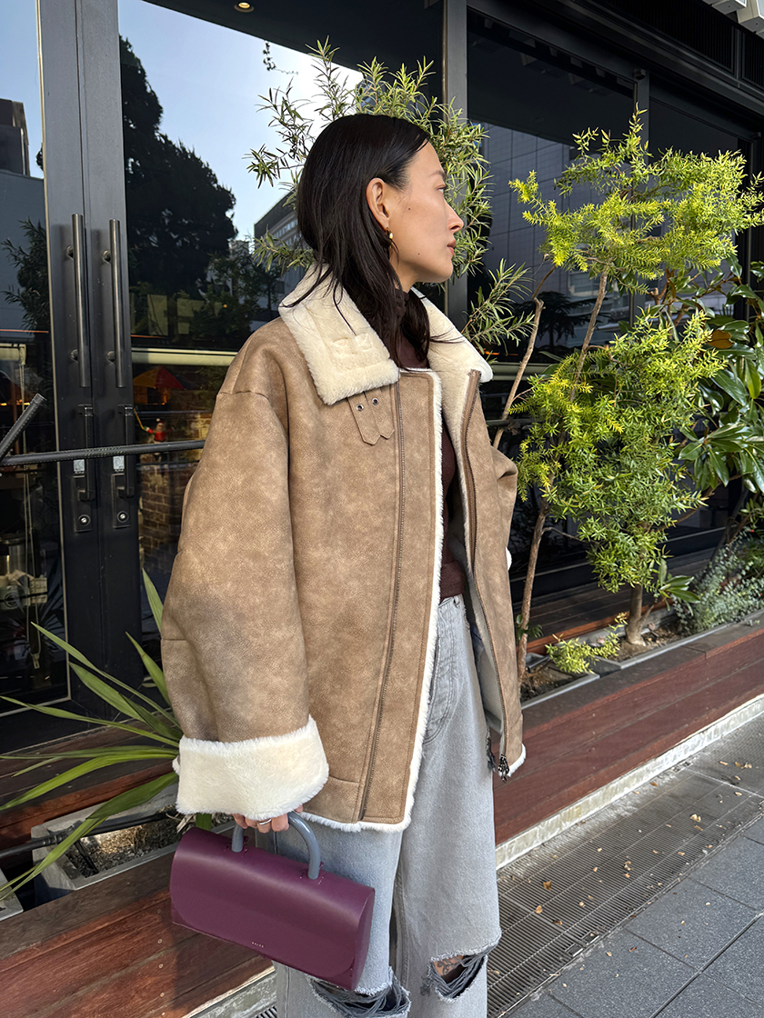 上質なボアとファーを上品に着こなす大人スタイル