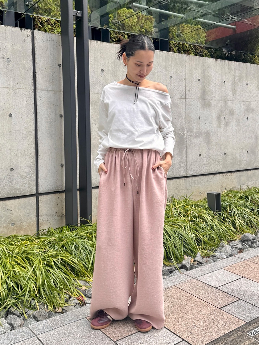 スタイリングに新鮮さを添える、着心地の良い大人のトップス