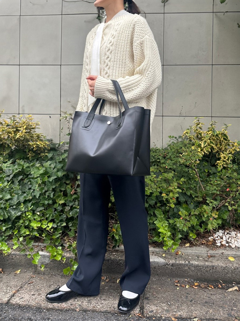 ミニマルな一品で秋冬コーデを格上げするバッグコーデ