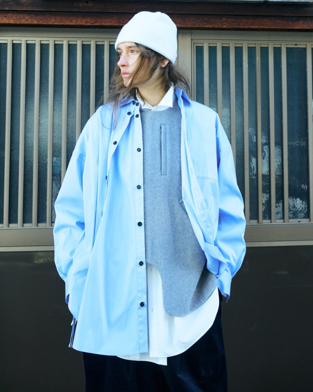 羽織るだけでサマになる。「ナゴンスタンス」の最新アイテムで大人の抜け感を