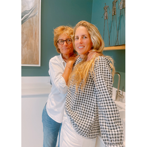 冬こそ顔まわりをぱっと華やかに！「バイ サン・スワサント・キャトル パリ」の上品レイヤード術をレクチャー