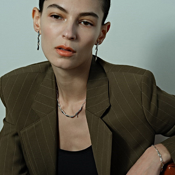 バロックパールの別注アイテムが登場！個性を引き立てる「エネイ」のNEWジュエリー