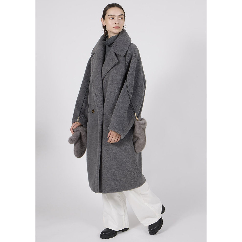 ふんわりフェイクファーで夢心地。リュクスに映える「リナージオ」の新作アウター