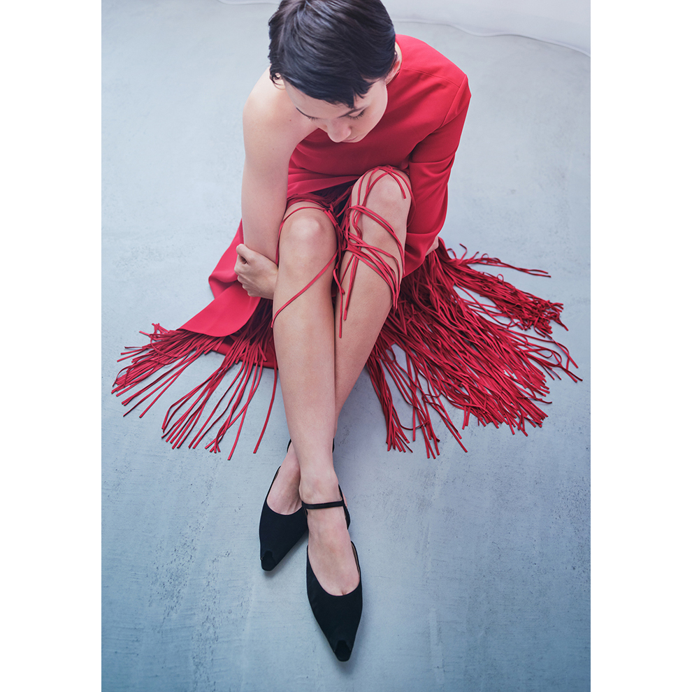 強さを秘めた可憐。「ネブローニ」のNEWコレクションで見つける、軽やかな春の靴