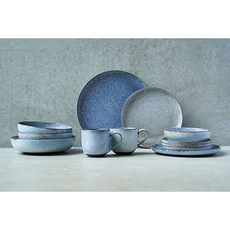 料理をドラマチックに演出。シックな器で「魅せる一皿」に