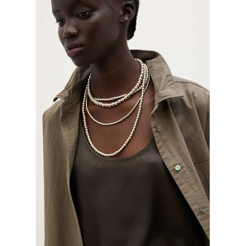 日常に高揚感を。春のワードローブを格上げする「ブリル」の“究極の日常着”