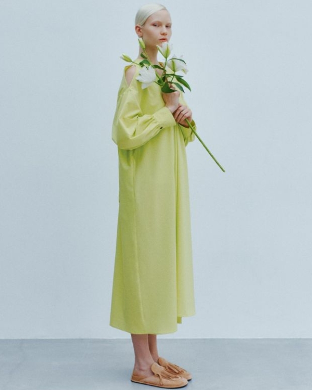 ADORE - 華やかで力強い「アドーア」の春夏コレクション