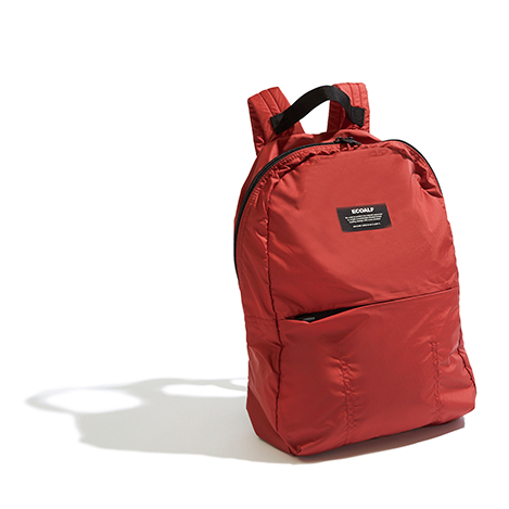 ECOALF - ELLE SHOP限定カラーに注目！ 「エコアルフ」残反を活用したバックパックが登場