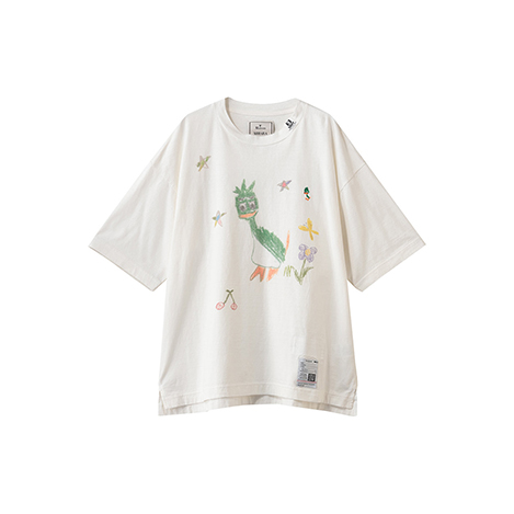 遊び心溢れる「メゾン ミハラヤスヒロ」の着映えTシャツ＆デニムパンツ
