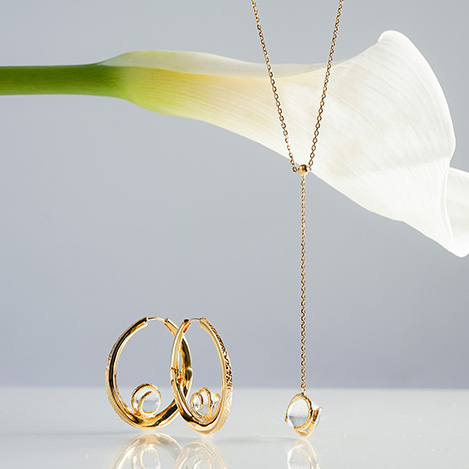 初夏に輝く“水晶とエメラルド”の新作コレクション