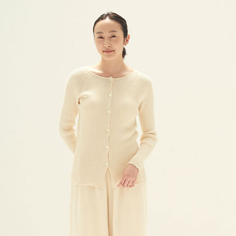 天然繊維のニットで、心地よい冬を迎えませんか