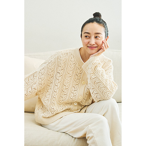 うっとりするような美しい透かし編み ベストとカーディガンが登場