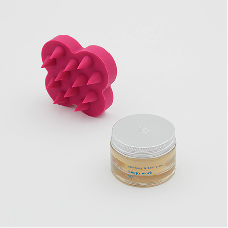 やさしくいたわるバームを日々のケアにプラスして