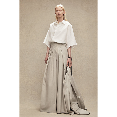 シルエットと素材に注目！ 「ザ・リラクス」のシャツスタイル