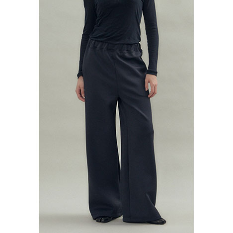 リラクシーでこなれ感あるシルエットが魅力!「フローレント」新作パンツをチェック