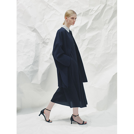 ADOREらしい素材・表面感のあるジャケットアイテム