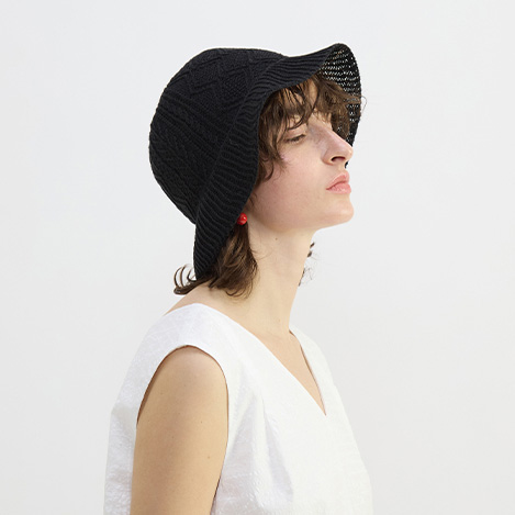 春を呼ぶ最旬コモノ。着こなしに変化をつけるなら、カラー使いとディテールアイテム。