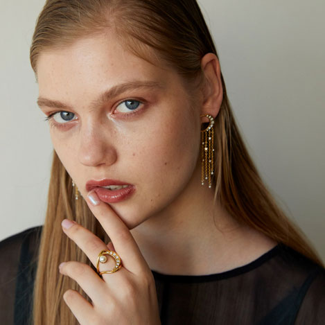 ホリデー気分を盛り上げる星や月モチーフの新作ジュエリーが到着!