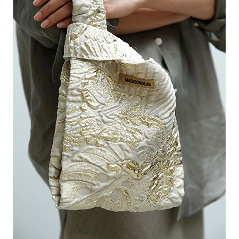 コレクション生地から生まれた“秋の主役バッグ”