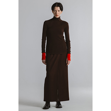 バイカラーデザインで主役級!個性が光る「チノ」ニットコレクション