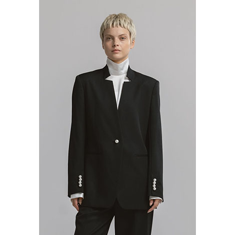 エレガントでモードな着こなしを叶える「チノ」のオケージョンウェアコレクション